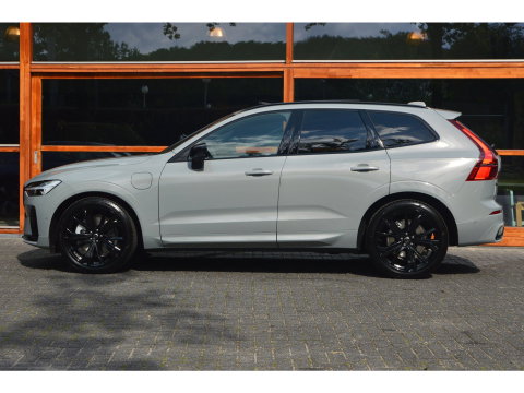 Volvo XC60 T8 Hybrid AWD Ultra Black Edition | Luchtvering | Bowers & Wilkins | Stoelventilatie | Massage | Panoramadak |