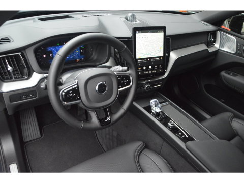 Volvo XC60 T8 Hybrid AWD Ultra Black Edition | Luchtvering | Bowers & Wilkins | Stoelventilatie | Massage | Panoramadak |