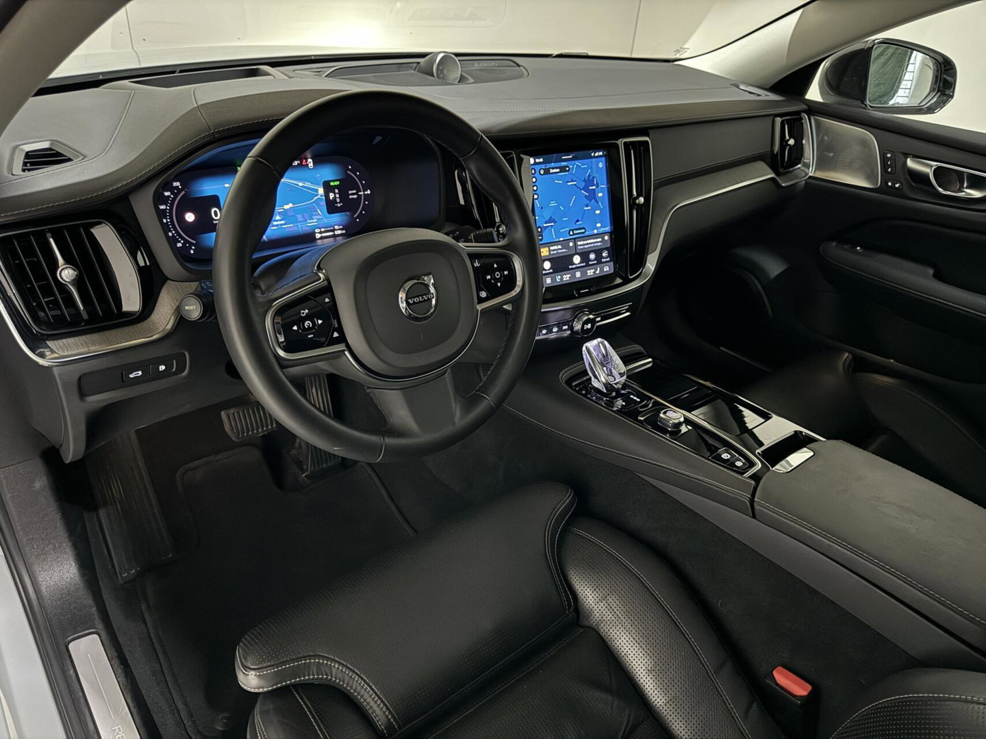 Volvo S60 2.0 Recharge T8 AWD Ultimate Dark Pano B&W Massage