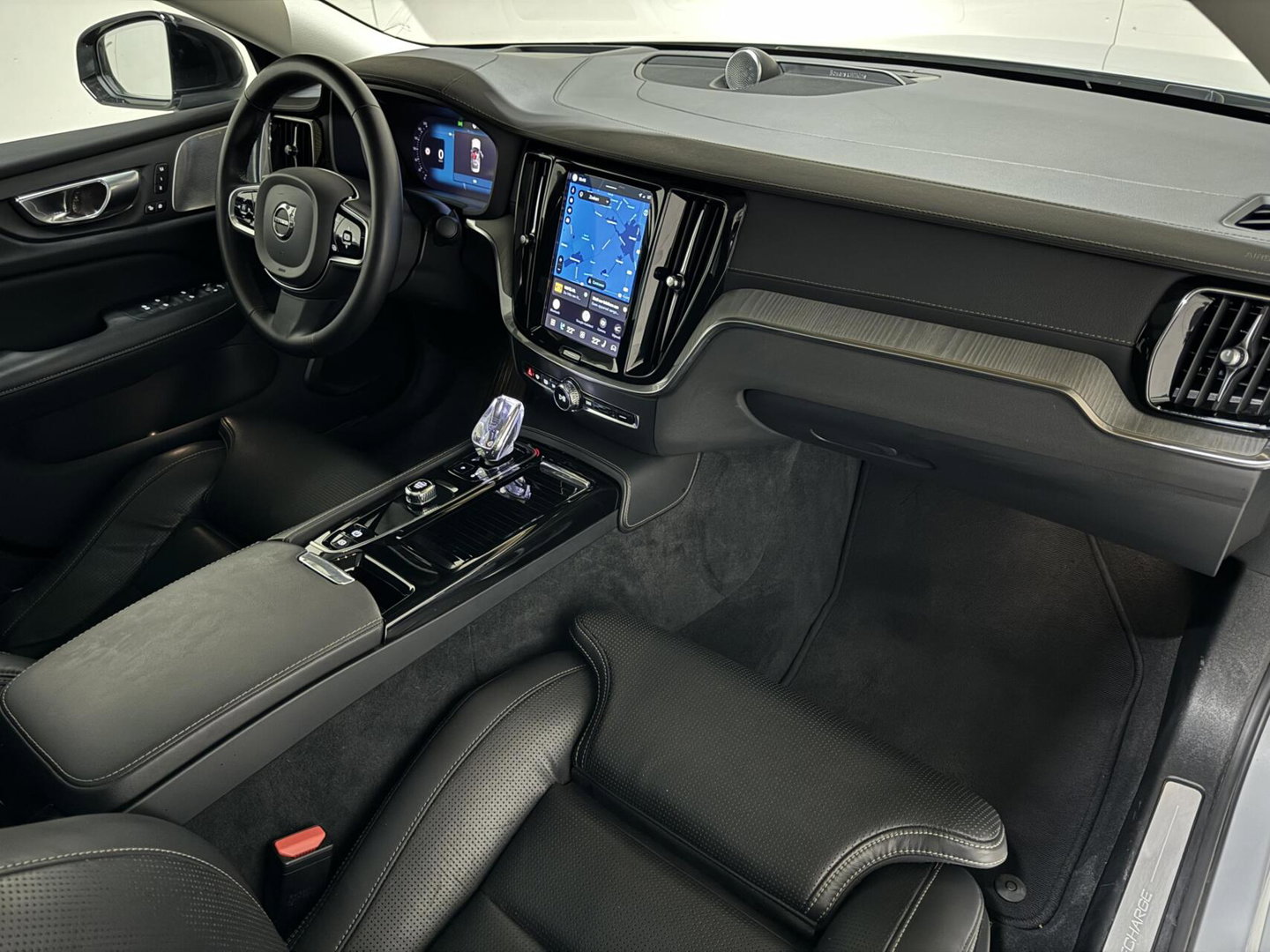 Volvo S60 2.0 Recharge T8 AWD Ultimate Dark Pano B&W Massage