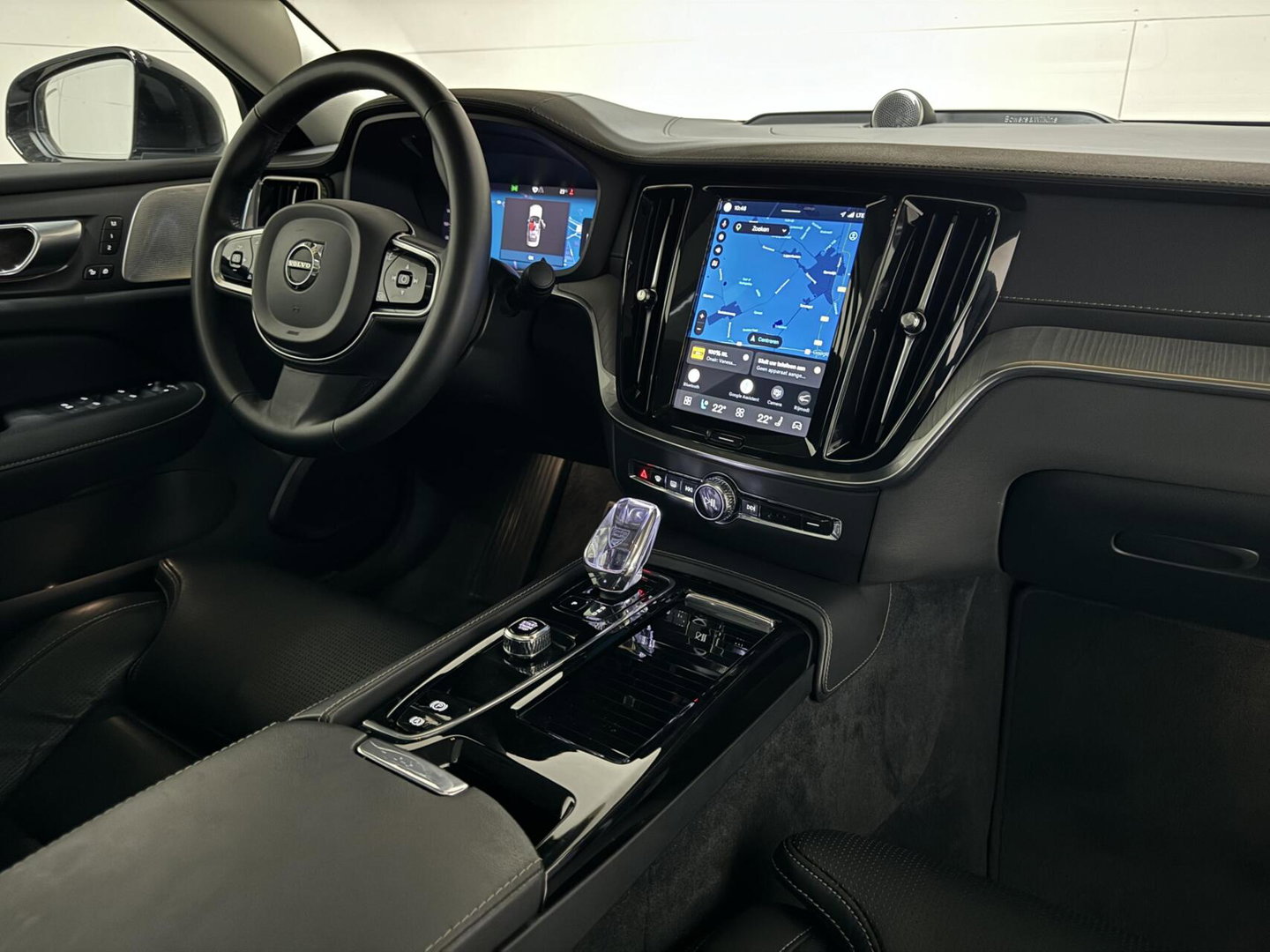 Volvo S60 2.0 Recharge T8 AWD Ultimate Dark Pano B&W Massage