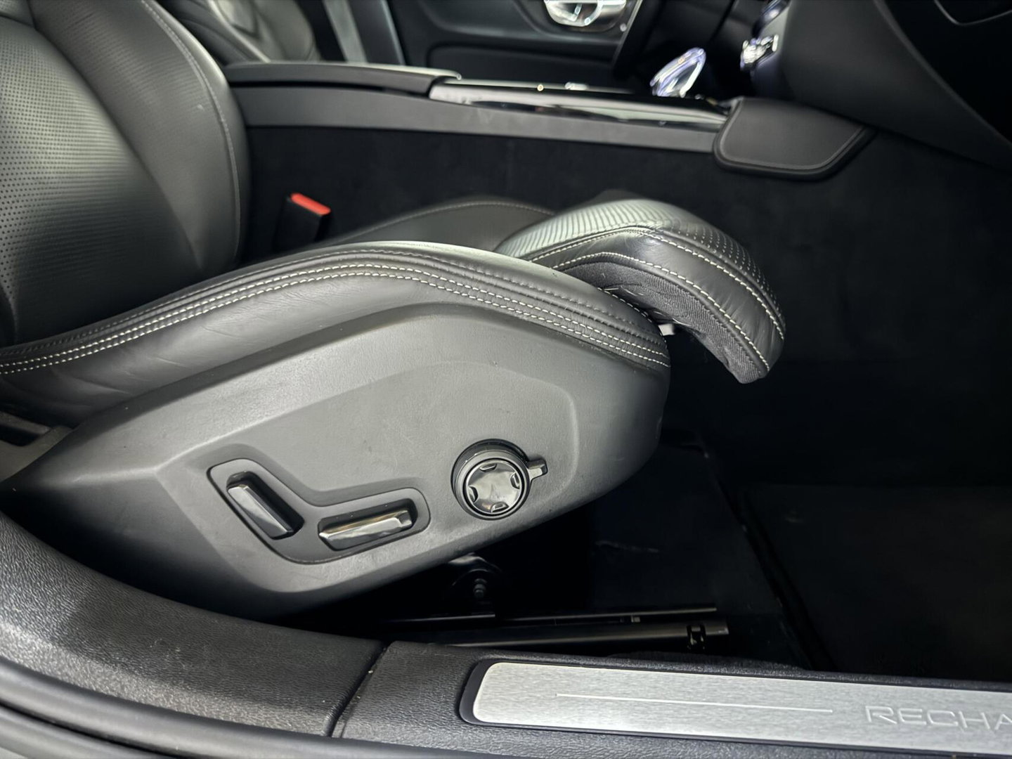 Volvo S60 2.0 Recharge T8 AWD Ultimate Dark Pano B&W Massage