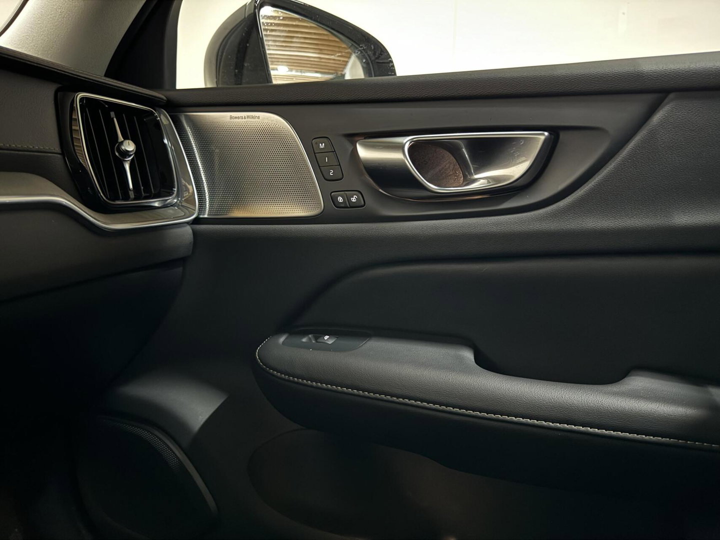 Volvo S60 2.0 Recharge T8 AWD Ultimate Dark Pano B&W Massage