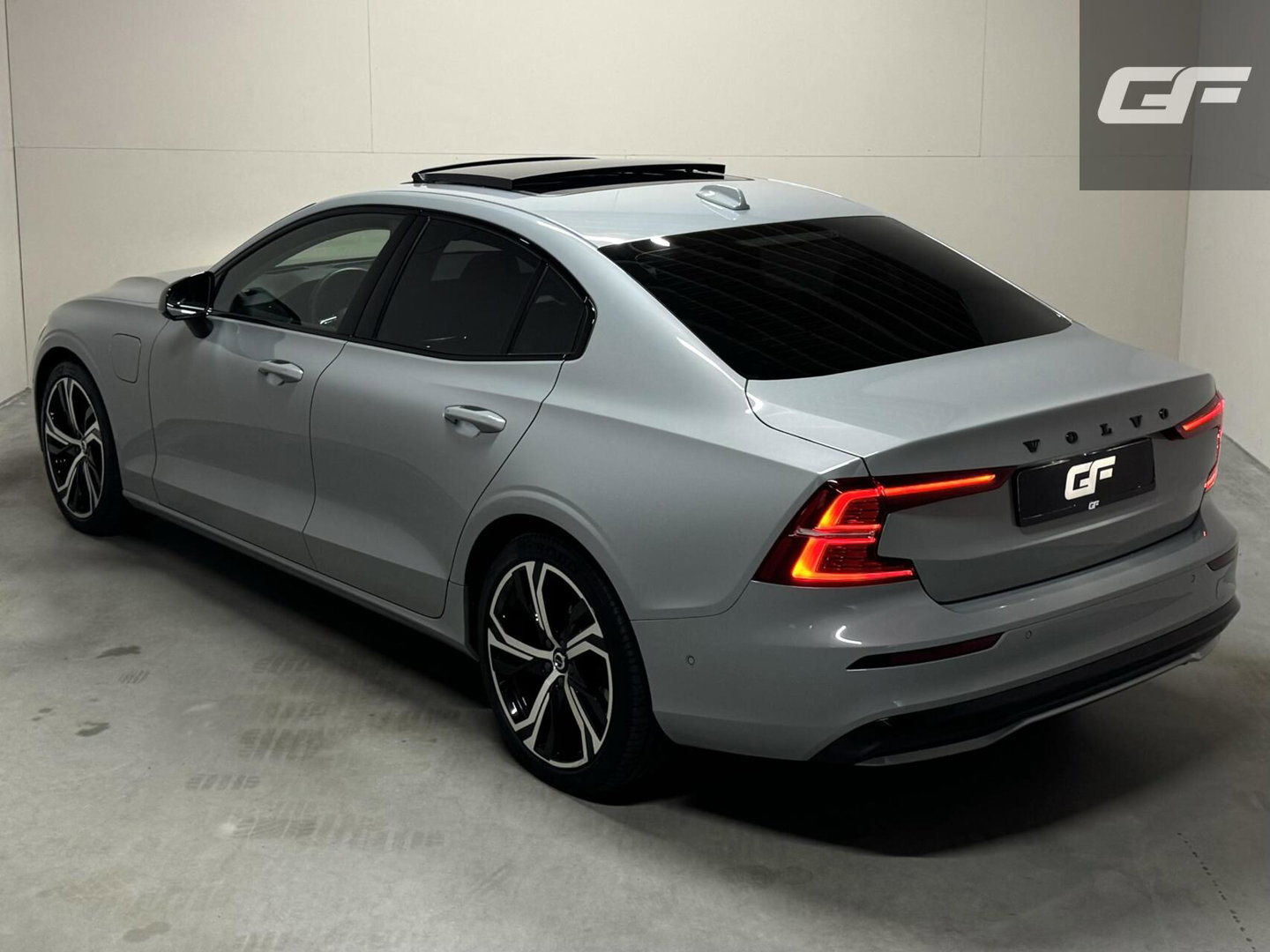 Volvo S60 2.0 Recharge T8 AWD Ultimate Dark Pano B&W Massage