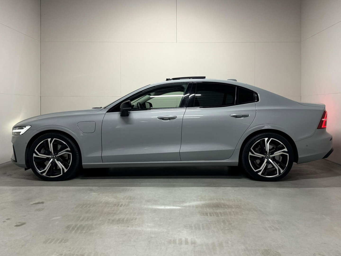 Volvo S60 2.0 Recharge T8 AWD Ultimate Dark Pano B&W Massage