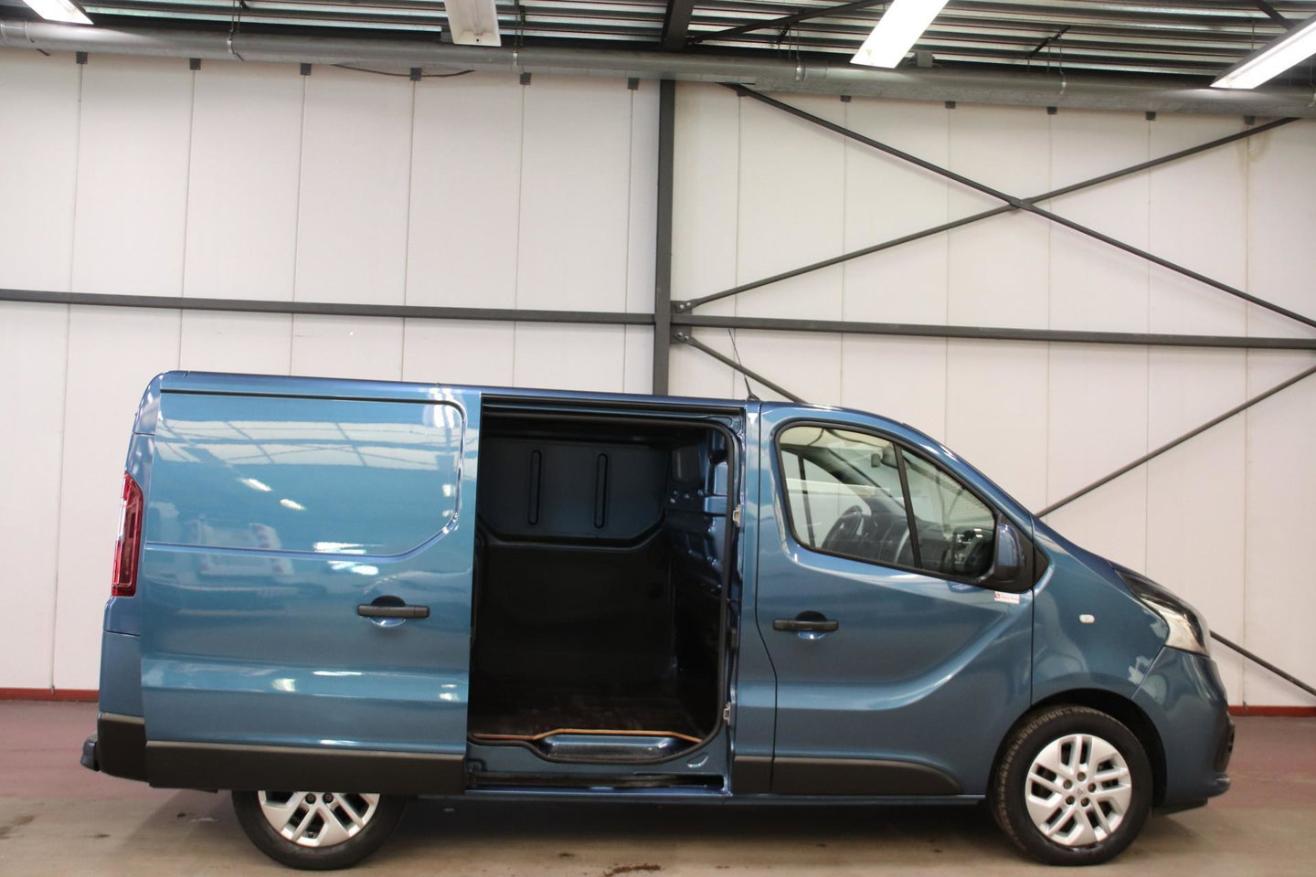 Renault Trafic 1.6dCi 126PK DUBBELE SCHUIFDEUR EURO 6 Renault Trafic 1.6 dCi 126PK DUBBELE SCHUIFDEUR EURO 6