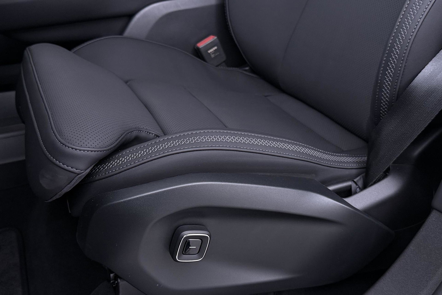 Volvo EX90 Twin Motor Plus 7p. 111 kWh | FACELIFT | 800V! | ACC | Panoramadak | 360° Camera | Head-Up | BOSE Audio | Stoelventilatie | 7P
