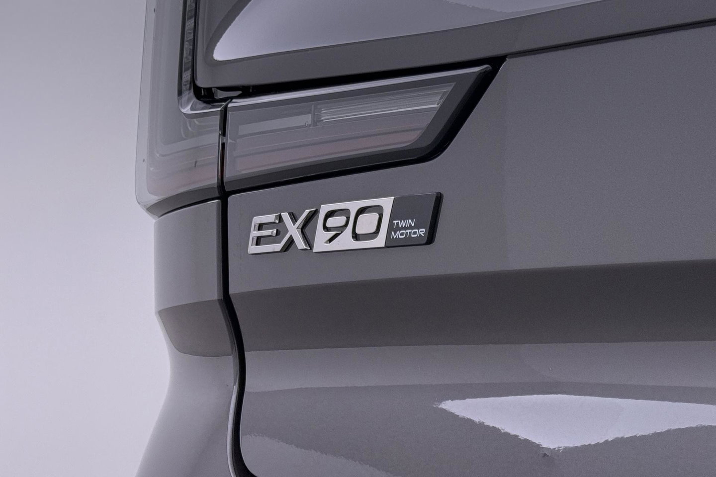 Volvo EX90 Twin Motor Plus 7p. 111 kWh | FACELIFT | 800V! | ACC | Panoramadak | 360° Camera | Head-Up | BOSE Audio | Stoelventilatie | 7P