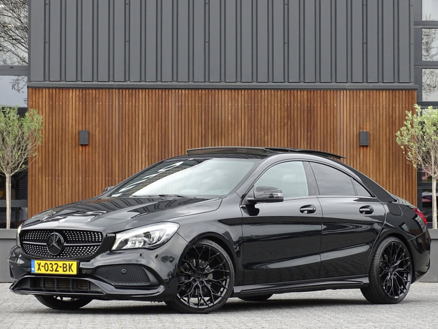 Mercedes-Benz CLA-Klasse 180 automaat / AMG pakket / facelift / LED