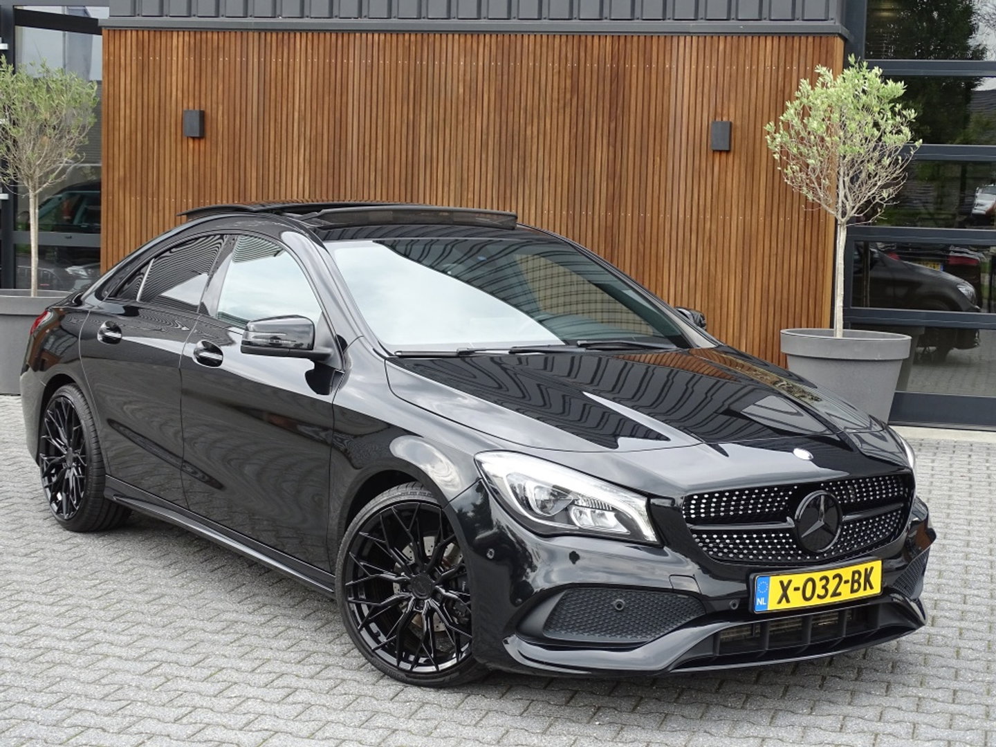 Mercedes-Benz CLA-Klasse 180 automaat / AMG pakket / facelift / LED