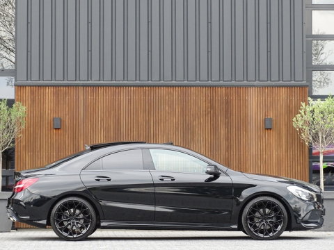 Mercedes-Benz CLA-Klasse 180 automaat / AMG pakket / facelift / LED
