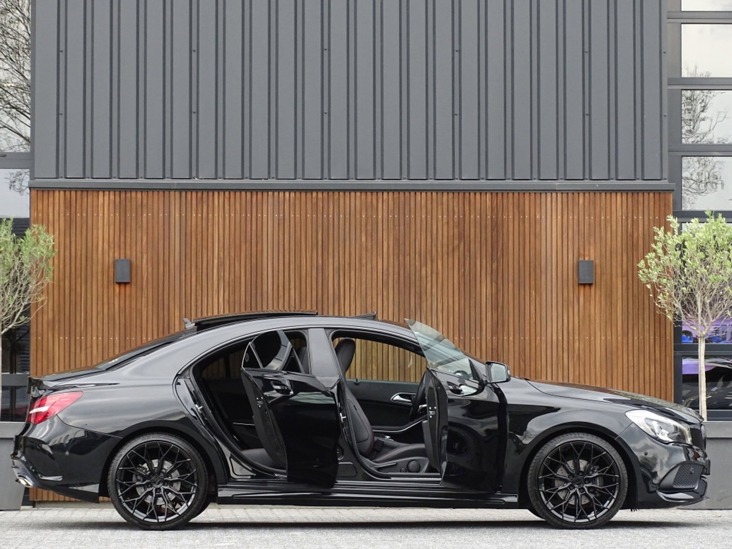 Mercedes-Benz CLA-Klasse 180 automaat / AMG pakket / facelift / LED