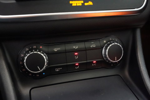 Mercedes-Benz GLA 200 Ambition Panoramadak Navigatie Bi-Xenon