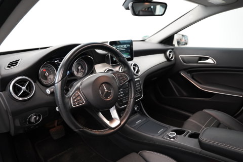 Mercedes-Benz GLA 200 Ambition Panoramadak Navigatie Bi-Xenon