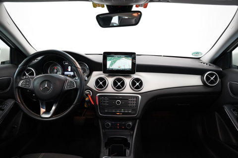Mercedes-Benz GLA 200 Ambition Panoramadak Navigatie Bi-Xenon