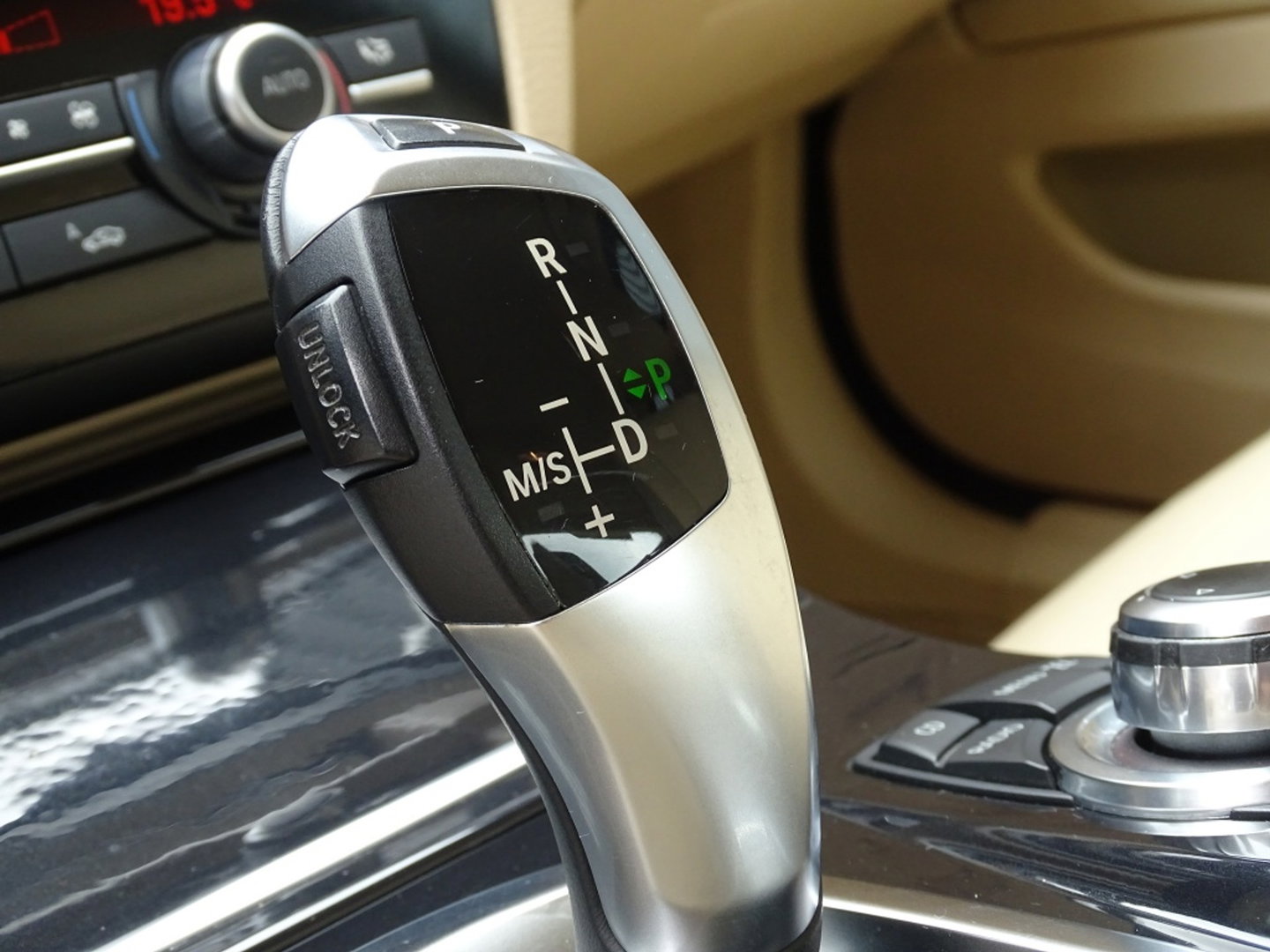 BMW 5 Serie 528i 259PK automaat / High Executive / *NAP*