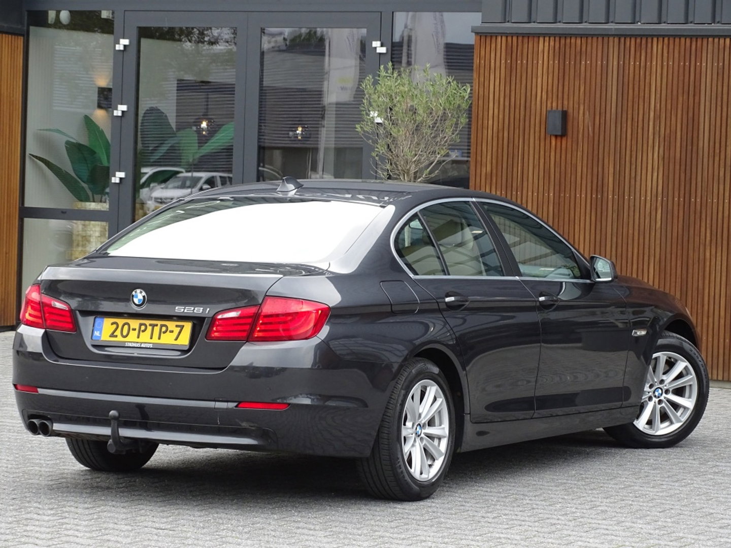 BMW 5 Serie 528i 259PK automaat / High Executive / *NAP*