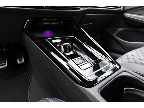 Volkswagen Golf 1.5 eTSI R-Line Edition PANO KEYLESS HUD