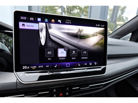 Volkswagen Golf 1.5 eTSI R-Line Edition PANO KEYLESS HUD