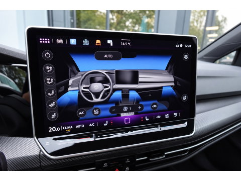 Volkswagen Golf 1.5 eTSI R-Line Edition PANO KEYLESS HUD