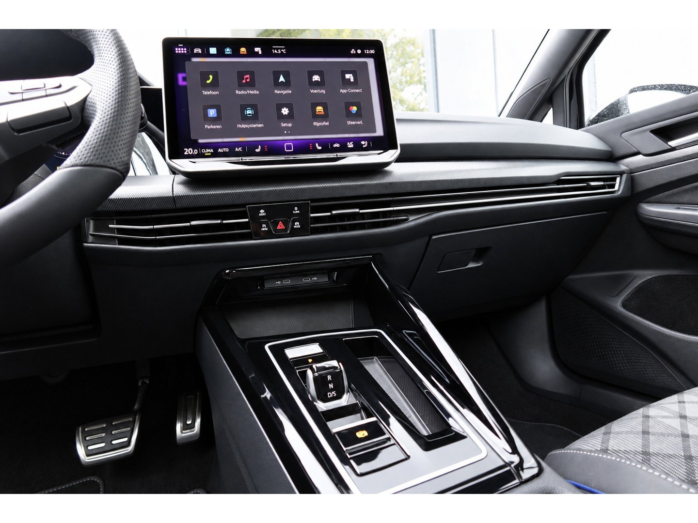 Volkswagen Golf 1.5 eTSI R-Line Edition PANO KEYLESS HUD