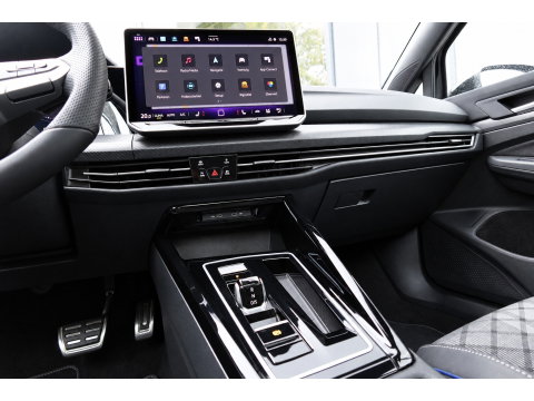 Volkswagen Golf 1.5 eTSI R-Line Edition PANO KEYLESS HUD