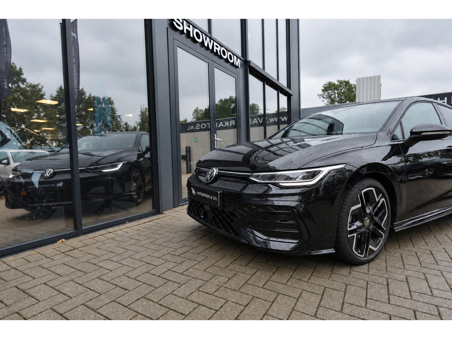 Volkswagen Golf 1.5 eTSI R-Line Edition PANO KEYLESS HUD