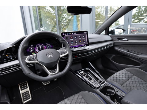 Volkswagen Golf 1.5 eTSI R-Line Edition PANO KEYLESS HUD