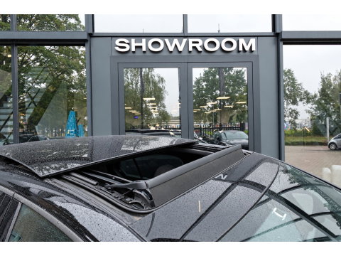 Volkswagen Golf 1.5 eTSI R-Line Edition PANO KEYLESS HUD