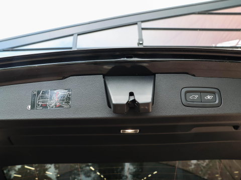 Volvo V60 T8 AWD Plus Dark 455PK Panoramadak HeadUp Display 360 Cam Alarm Getint glas