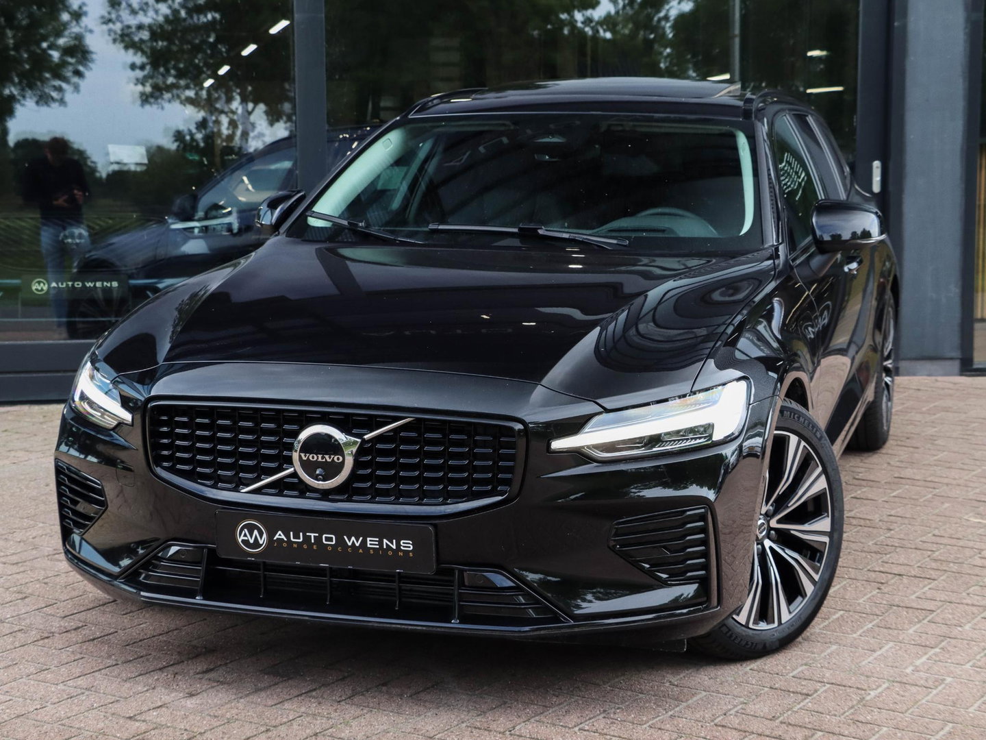 Volvo V60 T8 AWD Plus Dark 455PK Panoramadak HeadUp Display 360 Cam Alarm Getint glas