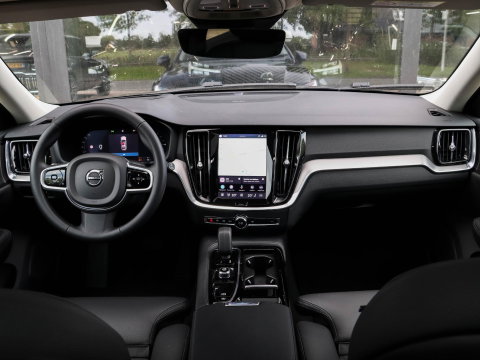 Volvo V60 T8 AWD Plus Dark 455PK Panoramadak HeadUp Display 360 Cam Alarm Getint glas