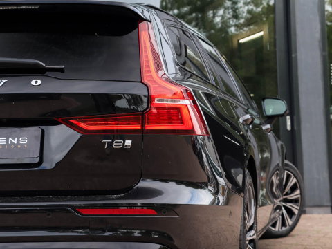 Volvo V60 T8 AWD Plus Dark 455PK Panoramadak HeadUp Display 360 Cam Alarm Getint glas