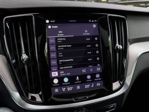 Volvo V60 T8 AWD Plus Dark 455PK Panoramadak HeadUp Display 360 Cam Alarm Getint glas