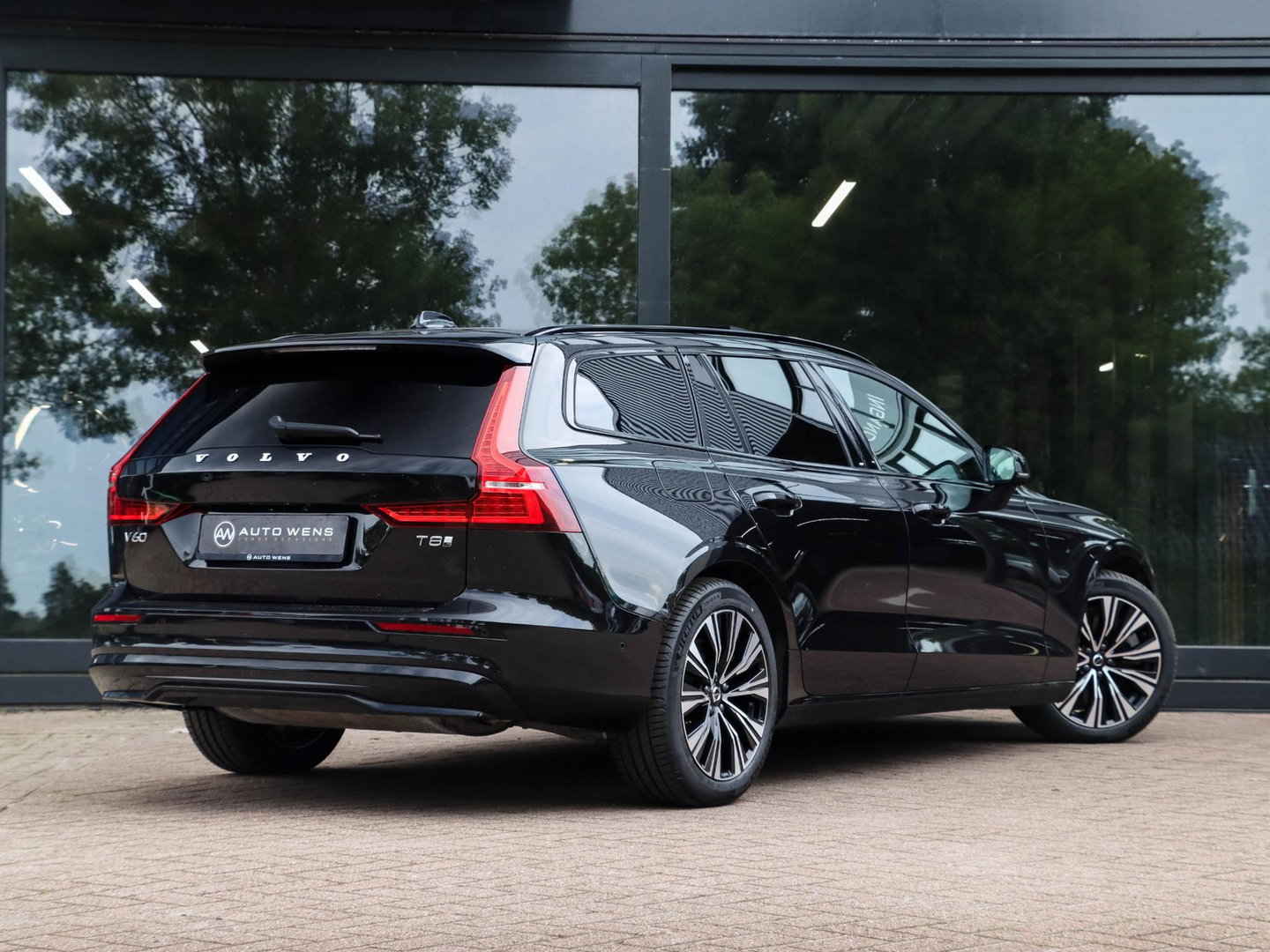 Volvo V60 T8 AWD Plus Dark 455PK Panoramadak HeadUp Display 360 Cam Alarm Getint glas