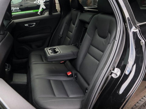 Volvo V60 T8 AWD Plus Dark 455PK Panoramadak HeadUp Display 360 Cam Alarm Getint glas
