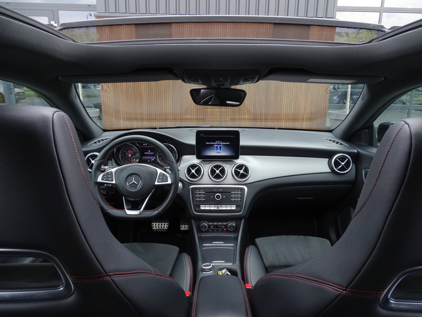 Mercedes-Benz CLA-Klasse 180 automaat / AMG pakket / facelift / LED
