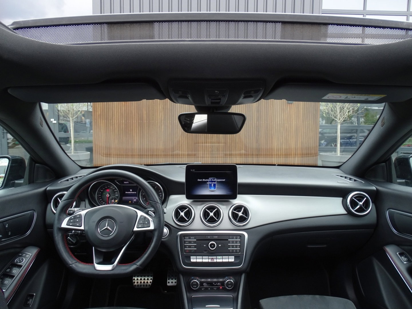 Mercedes-Benz CLA-Klasse 180 automaat / AMG pakket / facelift / LED