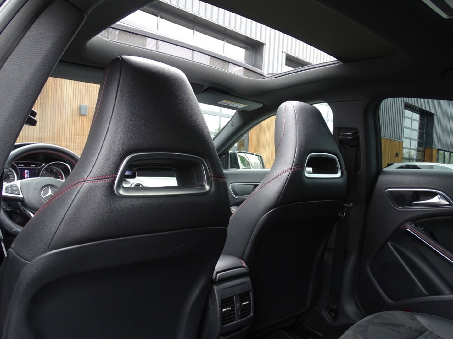 Mercedes-Benz CLA-Klasse 180 automaat / AMG pakket / facelift / LED