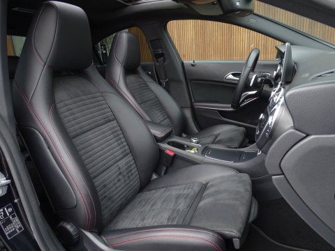 Mercedes-Benz CLA-Klasse 180 automaat / AMG pakket / facelift / LED