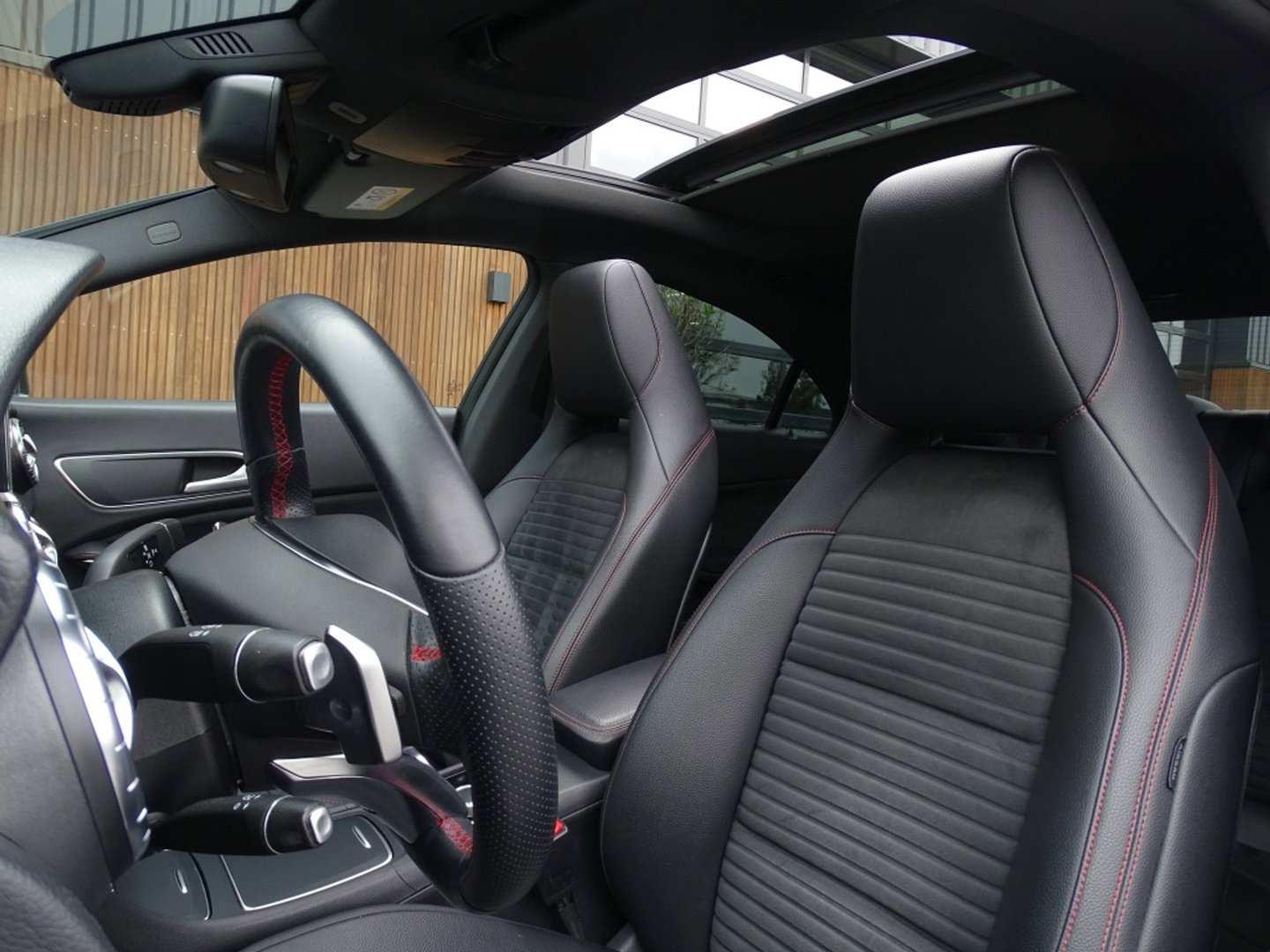 Mercedes-Benz CLA-Klasse 180 automaat / AMG pakket / facelift / LED