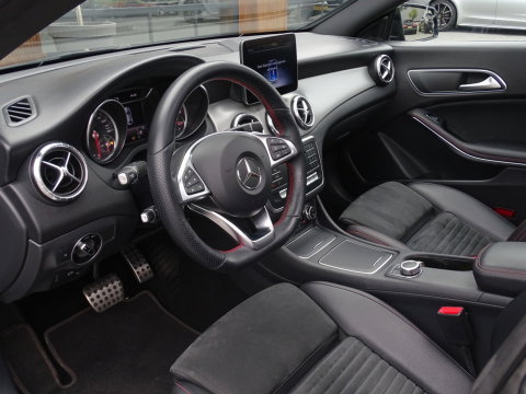 Mercedes-Benz CLA-Klasse 180 automaat / AMG pakket / facelift / LED