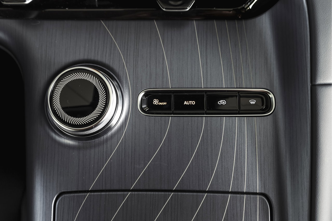 Geely E5