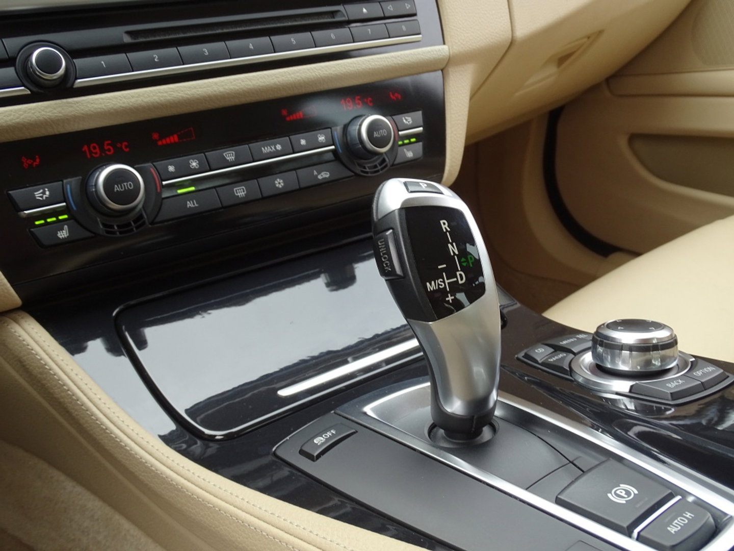 BMW 5 Serie 528i 259PK automaat / High Executive / *NAP*