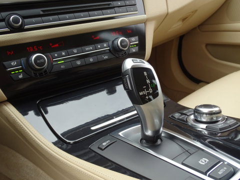BMW 5 Serie 528i 259PK automaat / High Executive / *NAP*