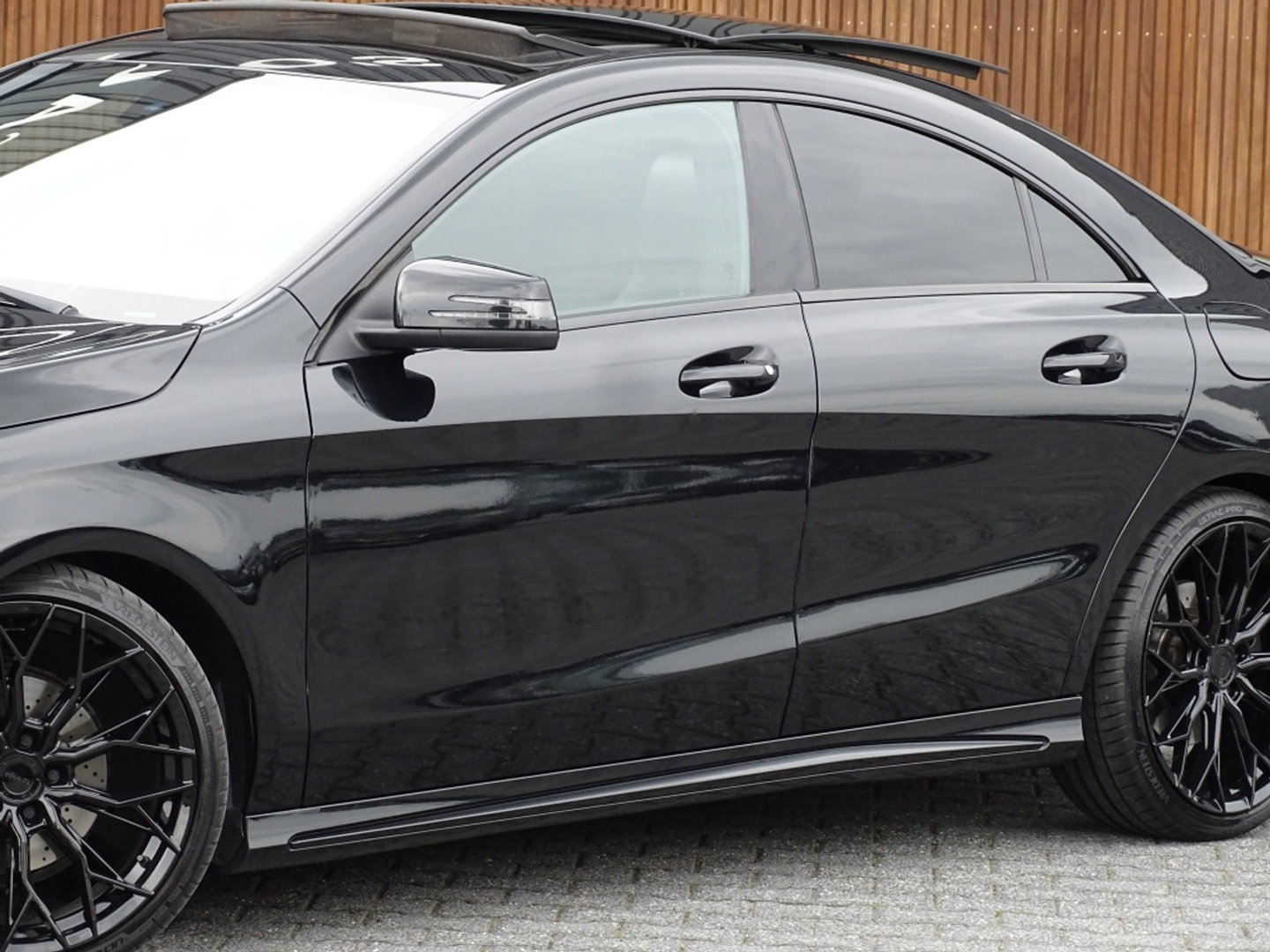 Mercedes-Benz CLA-Klasse 180 automaat / AMG pakket / facelift / LED