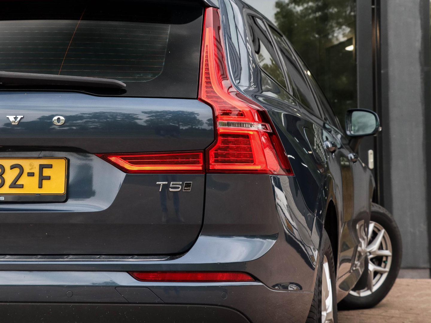 Volvo XC60 2.0 T5 AWD Momentum 250pk | Leder + Trekhaak