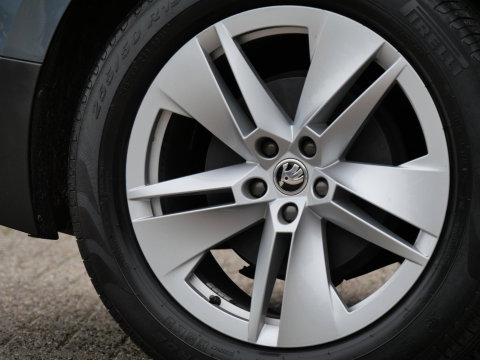 Škoda Enyaq iV 80 LEER/ ADAPTIVE CRUISE/ TREKHAAK/ BLINDSPOT/ ELEKT. STOEL/ SOH 90%