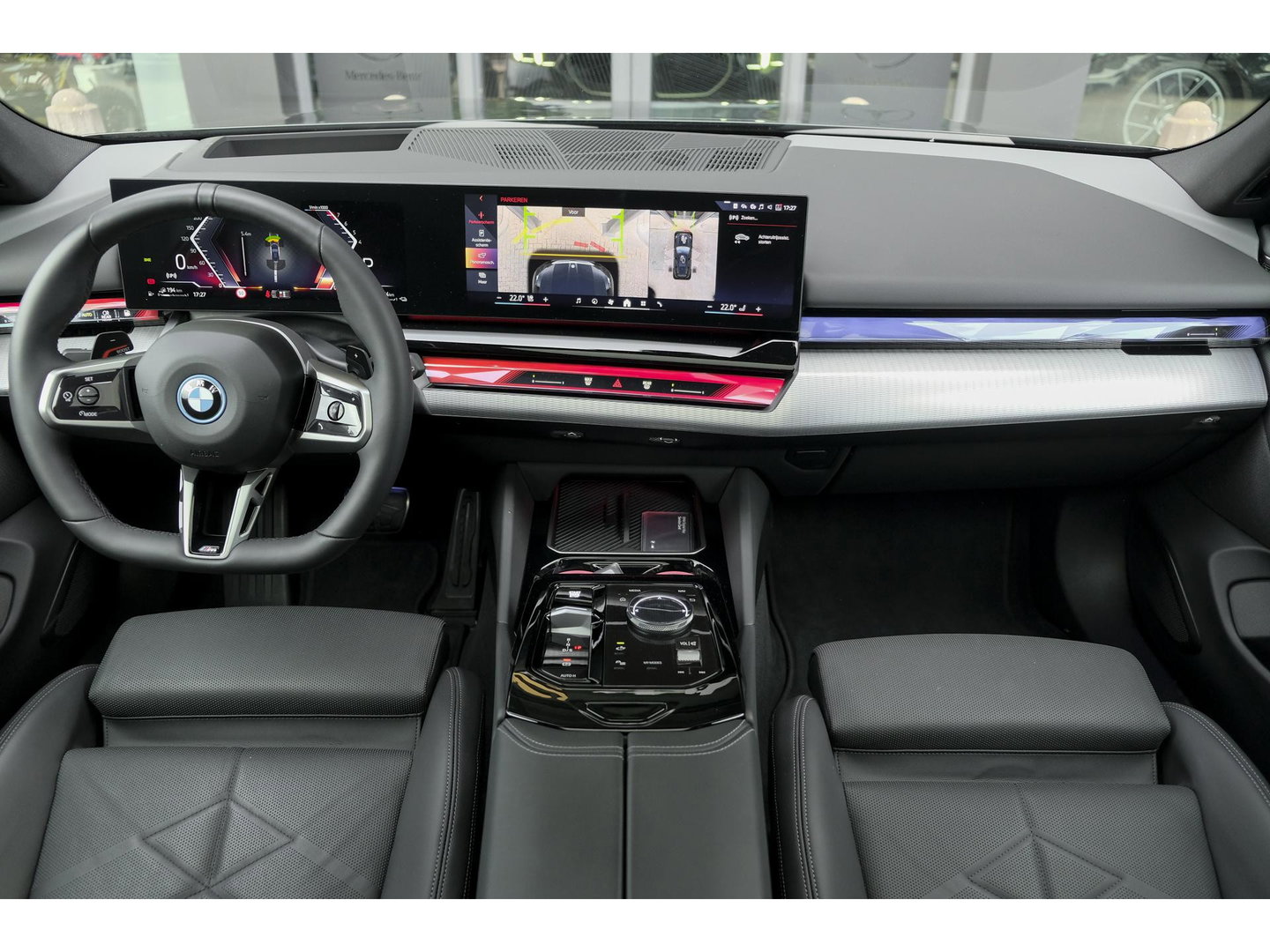BMW 5 Serie Touring 550e 490pk M-sport xDrive Panoramadak *BTW* Bowers&Wilkins Trekhaak Head-up M-perfomance look