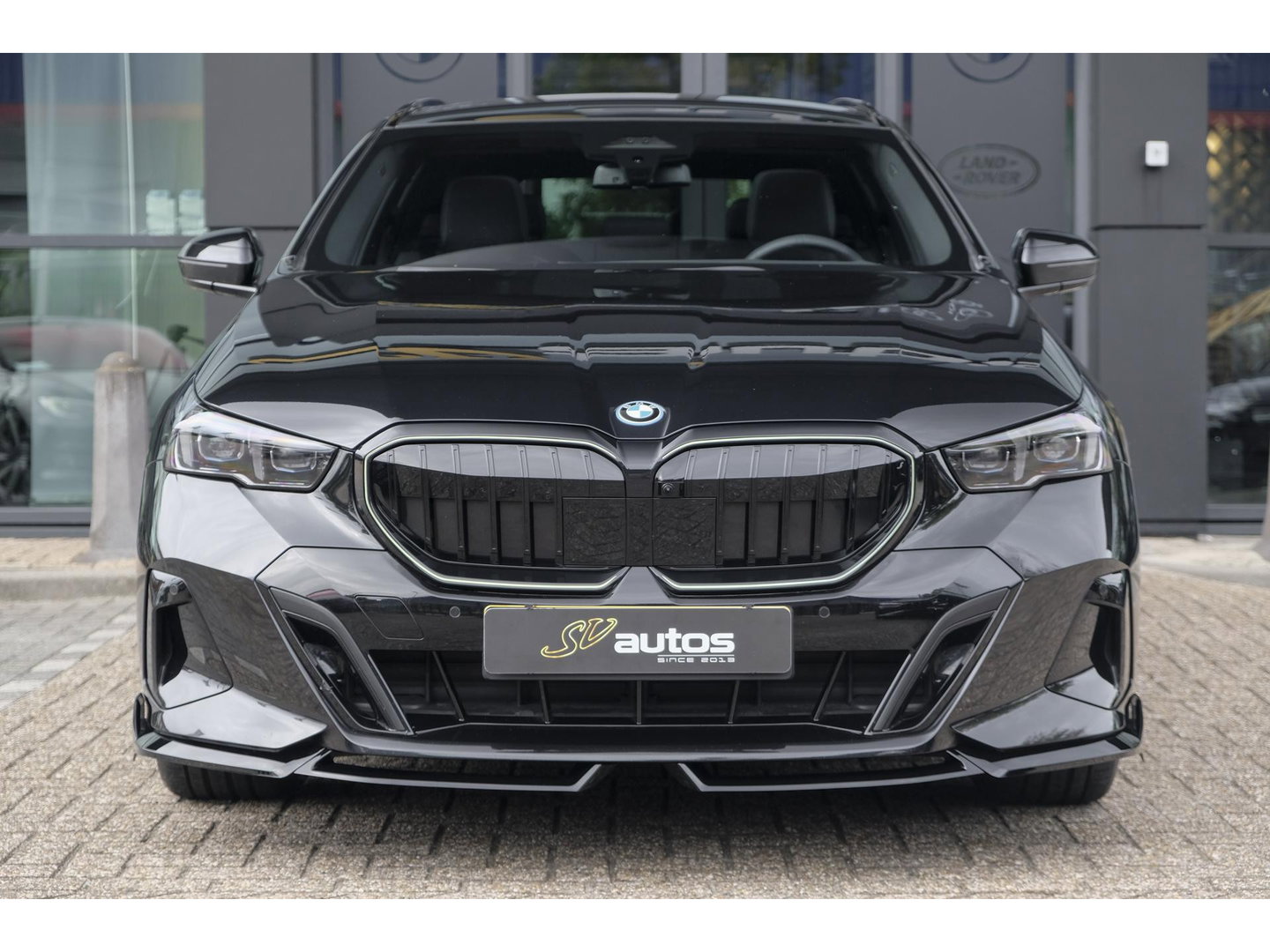 BMW 5 Serie Touring 550e 490pk M-sport xDrive Panoramadak *BTW* Bowers&Wilkins Trekhaak Head-up M-perfomance look